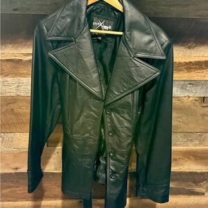 Maxima Black Leather Button-Front Jacket with Wide Lapels and Belt
